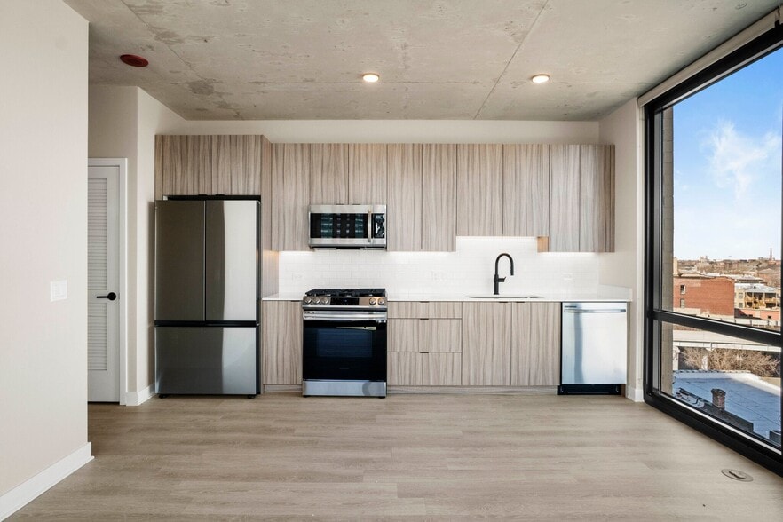 Building Photo - 4603 N Broadway