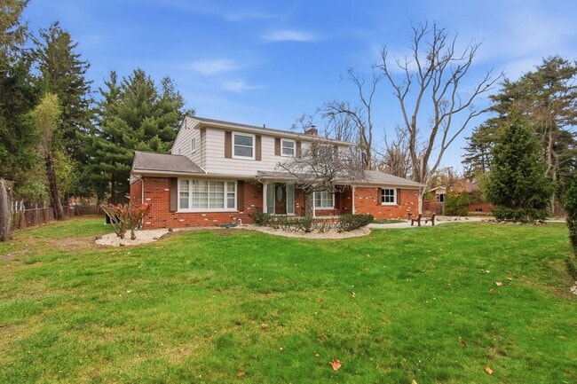 Building Photo - 32901 Blossom Ct