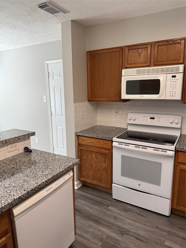 Building Photo - 16778 N Bob White Dr