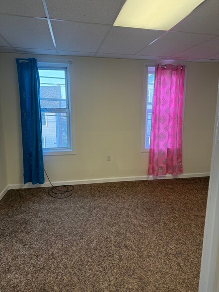 Building Photo - 395 Scott St