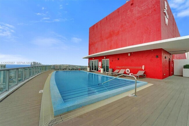 Building Photo - 2600 E Hallandale Beach Blvd