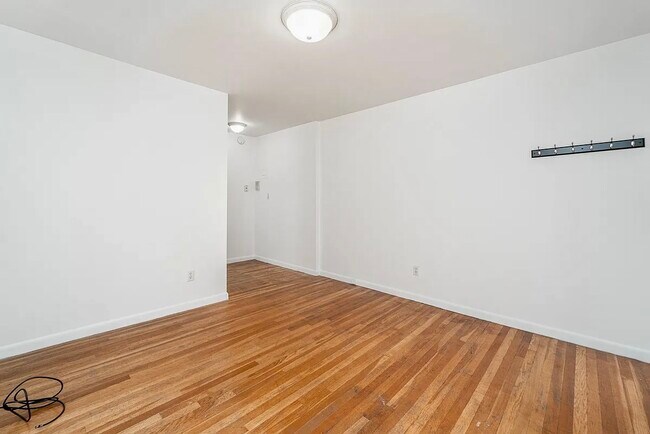 Building Photo - 2139 28th St