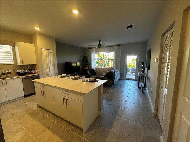 Building Photo - 2288 SE 30th St