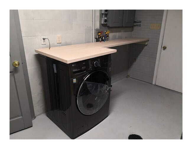 Laundray room, samsung wash/dryer combo - 1502 12th Ave S