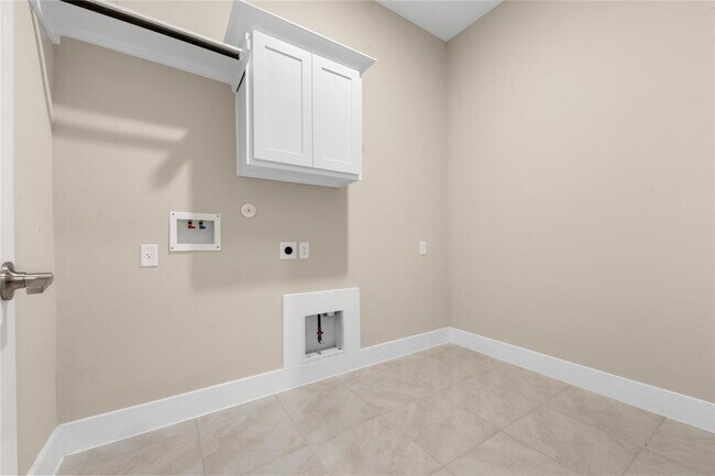 Building Photo - 24815 Pavonia Lake Ln