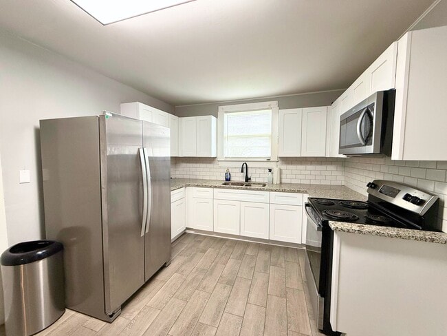 Building Photo - 302 G St