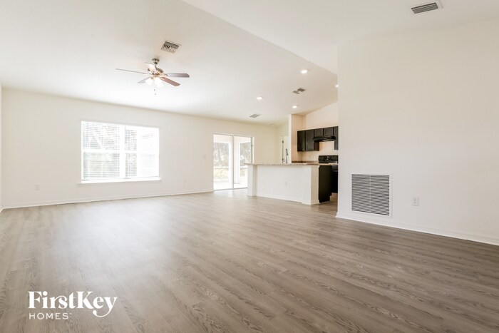Building Photo - 3685 Parade Terrace
