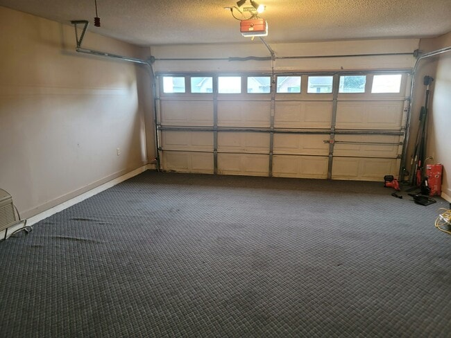Building Photo - 6915 Brady Hill Dr
