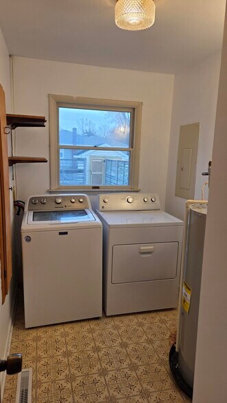 Building Photo - 712 N Washington St