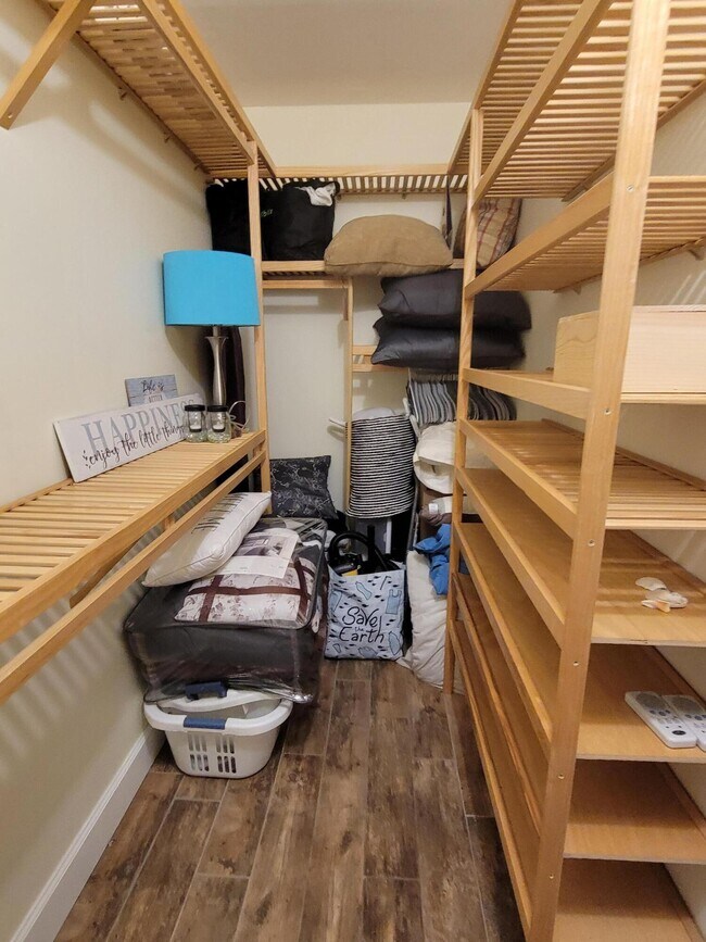 Building Photo - 1340 NE 28th Ave