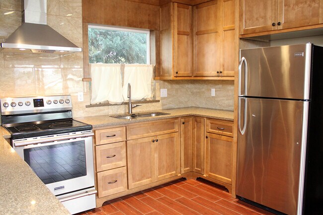 Building Photo - 3901 SE 49th Ave