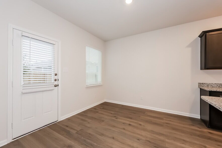 Building Photo - 1218 Kings Pl