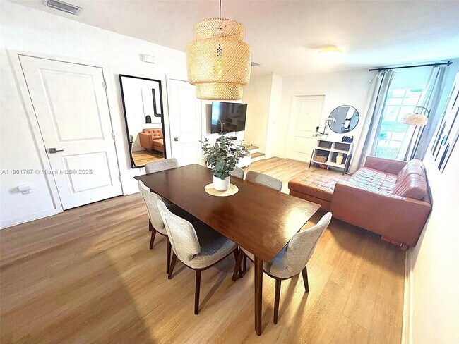 Building Photo - 476 NE 5th St