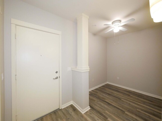 Building Photo - 1Bed 1Bath DT Kirkland Condo Available for...
