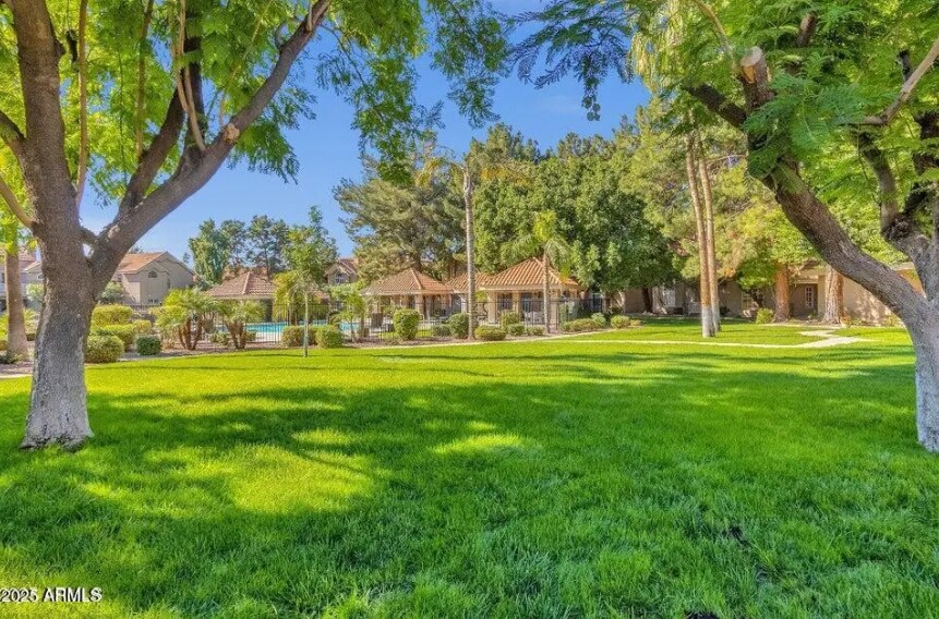 Building Photo - 1633 E Lakeside Dr