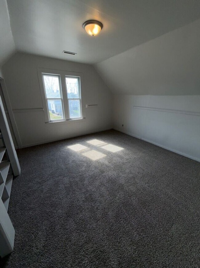 Building Photo - 1411 W Maryland St