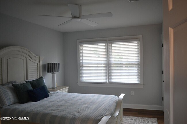 Building Photo - 123 Spinnaker Ave