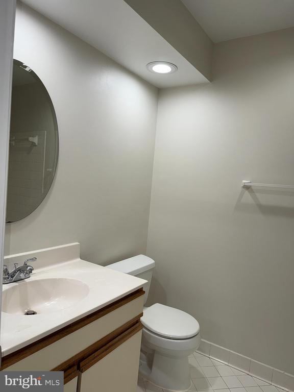 Building Photo - 3321 Sir Thomas Dr