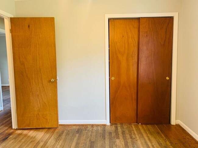 Building Photo - Welcome home! 3 bed, 1.5 bath, newly renov...