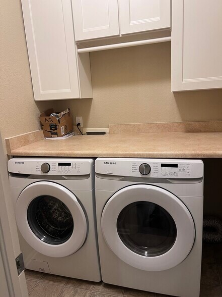 Laundry room - 4443 S Independence St