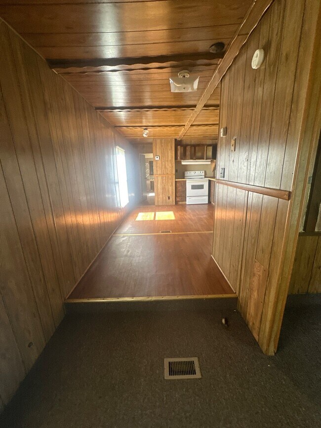 Building Photo - 15 Coleman Dr S