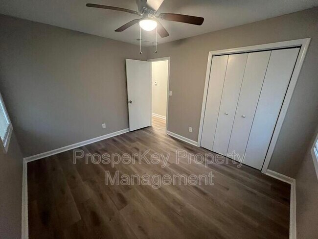 Building Photo - 502 Fall Dr