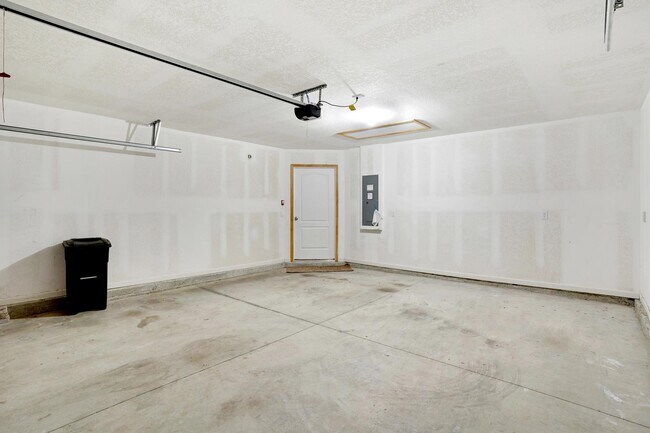 Building Photo - 22 Caminha Rd