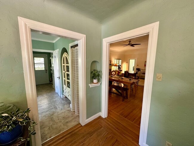 Building Photo - Welcome to this charming 2-bedroom, 2-bath...