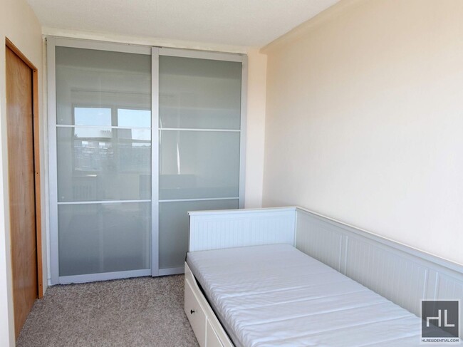 Building Photo - Junior 4 apartment for rent with open kitc...