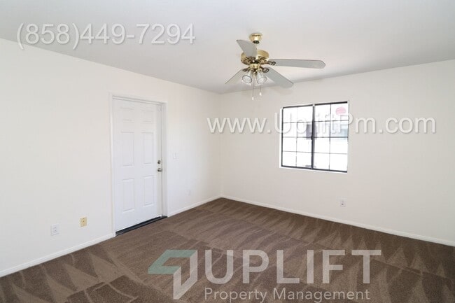 Building Photo - 2 Bed, 2 Bath w/ garage & fireplace