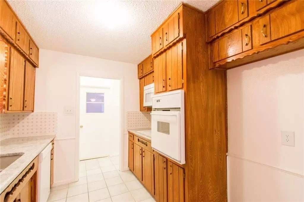 Building Photo - 2137 Shady Grove Dr