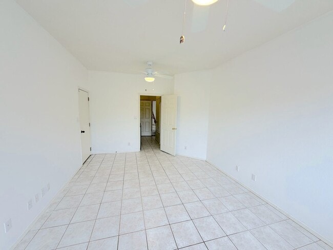 Building Photo - 5105 Rae Ct NE