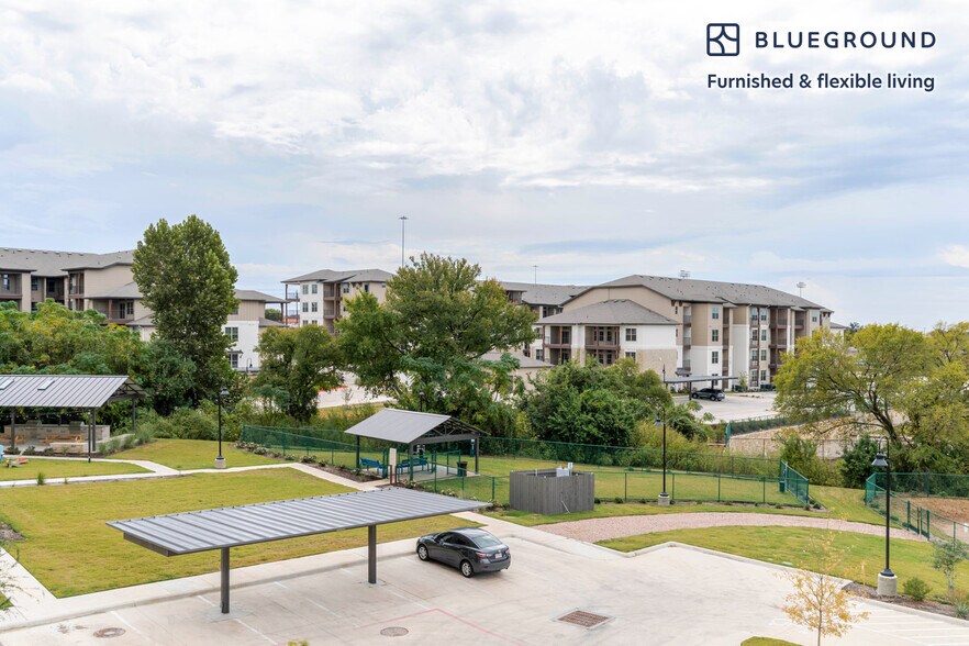 Building Photo - 1501 W Howard Ln