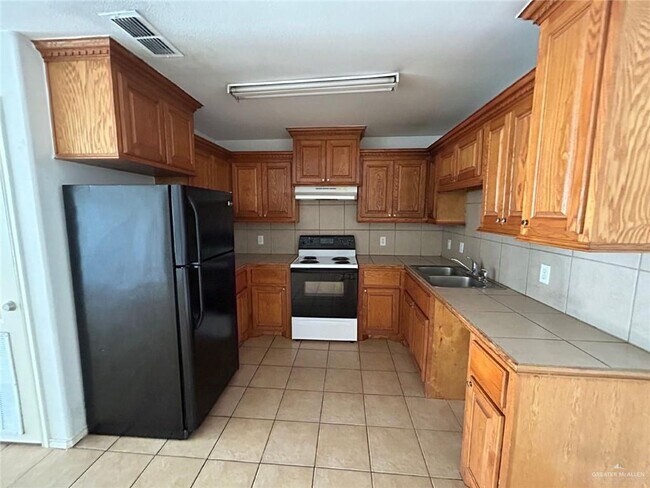 Building Photo - 13 Coyote St