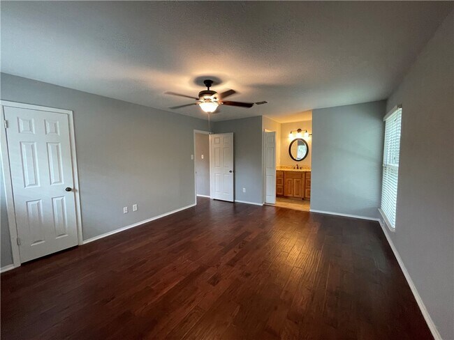 Building Photo - 7415 Shadywood Dr