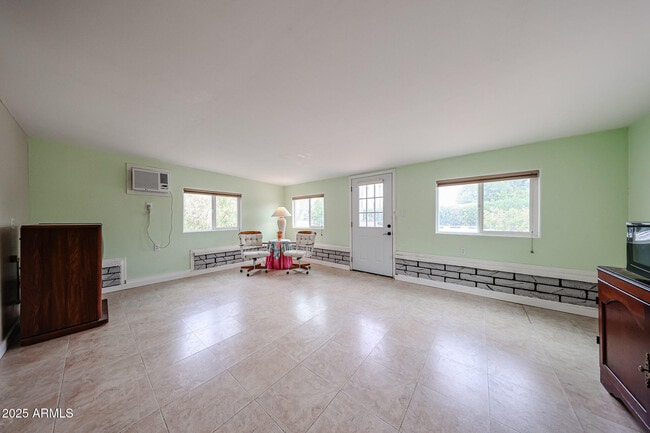 Building Photo - 9714 W Terrace Ln