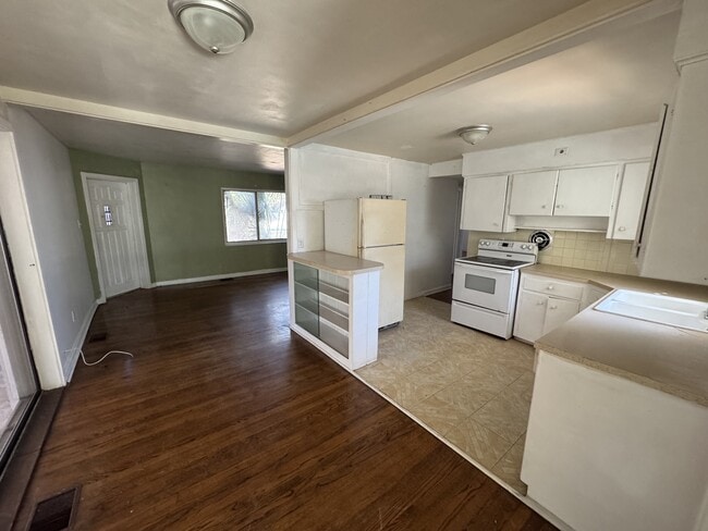 Building Photo - 1722 Pine Ave