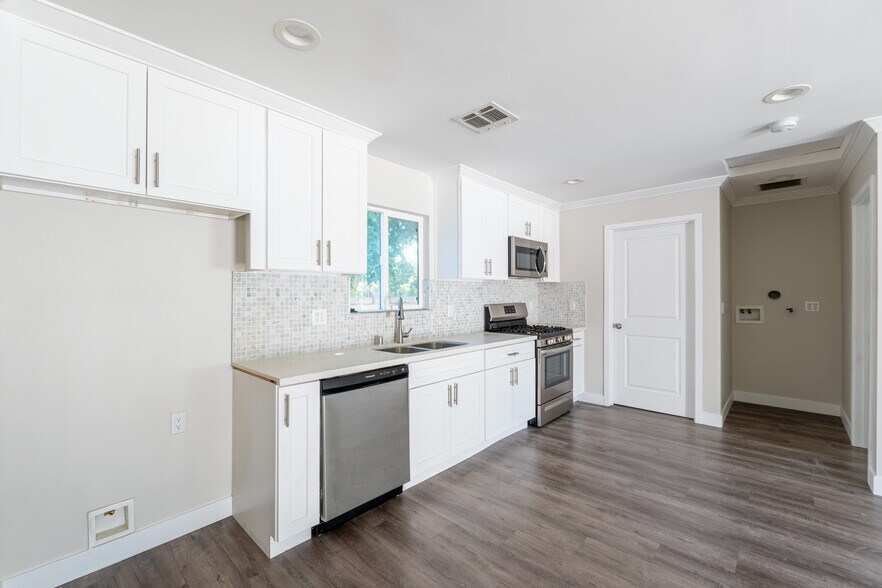 Building Photo - 7022 Crebs Ave