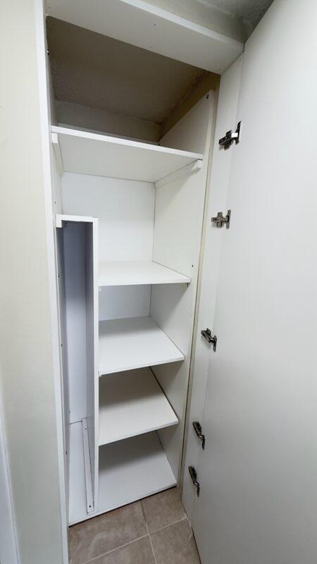 Building Photo - 5545 N Lakewood Cir