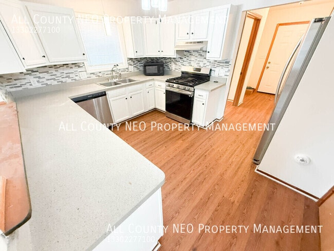 Building Photo - 2637 E 110th St