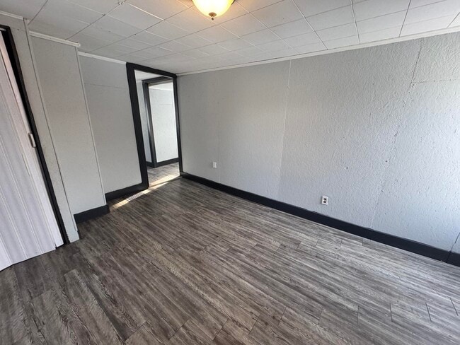 Building Photo - 610 Plum-