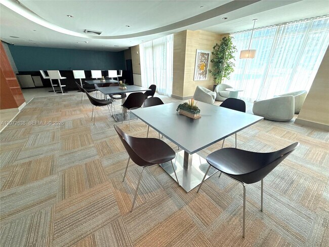 Building Photo - 950 Brickell Bay Dr