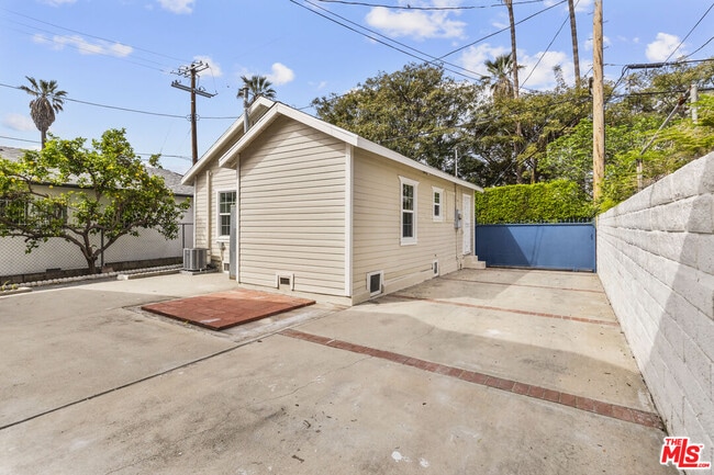 Building Photo - 135 S Dillon St