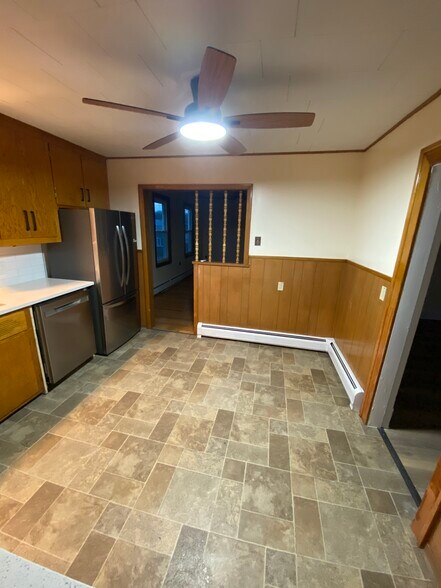 Building Photo - 99 Lyons St