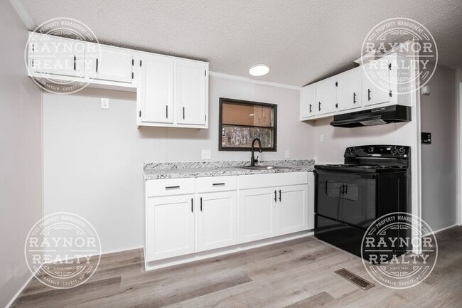 Building Photo - 72 Abbey Way