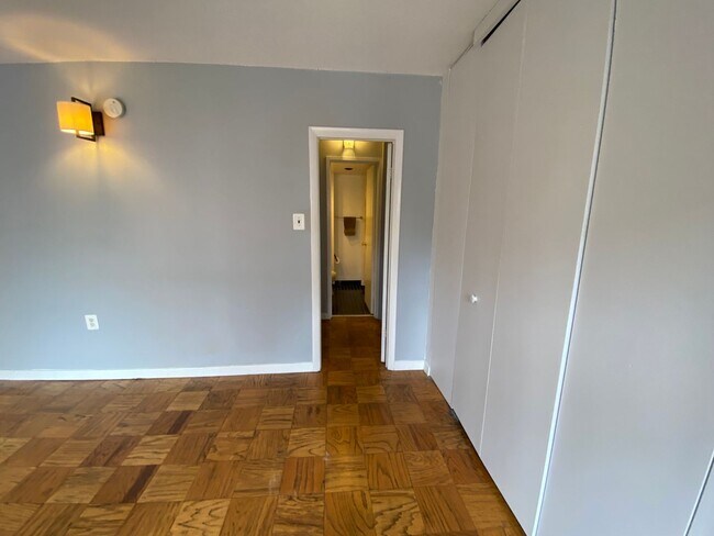 Building Photo - Efficiency close to Dupont Circle