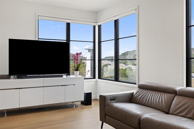 Building Photo - 705 Ariana Ct