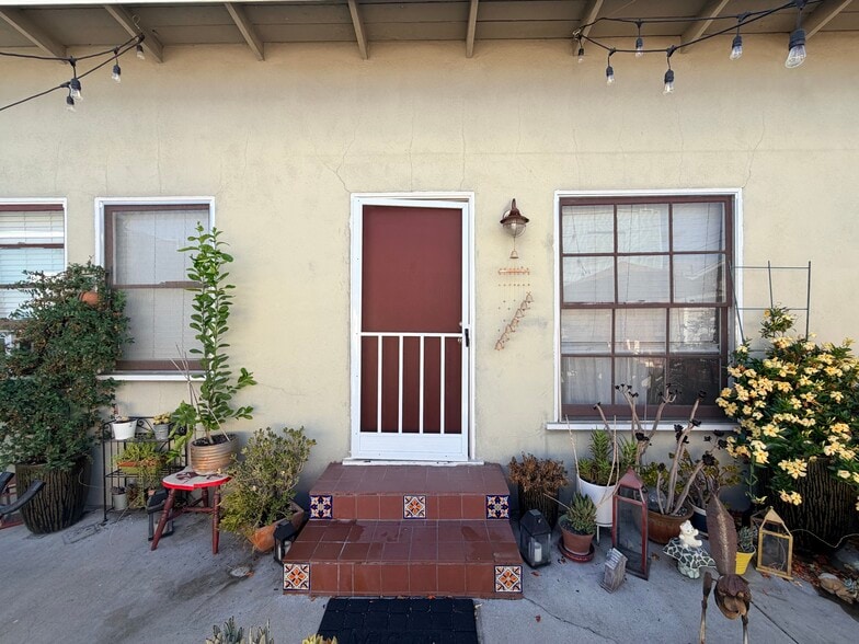 Building Photo - 2307 Laverna Ave