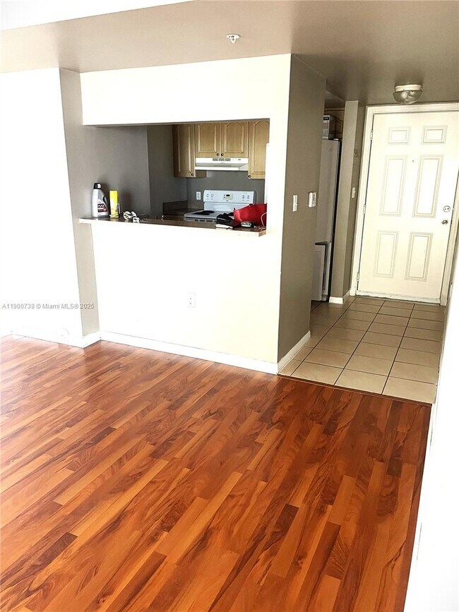 Building Photo - 102 SW 6th Ave