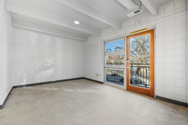 Building Photo - 415 S Weber St